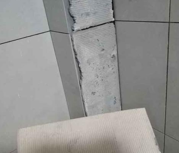 普定瓷砖空鼓维修公司分享下厨房瓷砖脱落的补救措施。